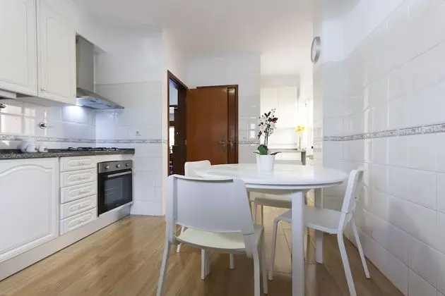 Tek Büyük Yataklı Oda, Ortak Banyo (4)