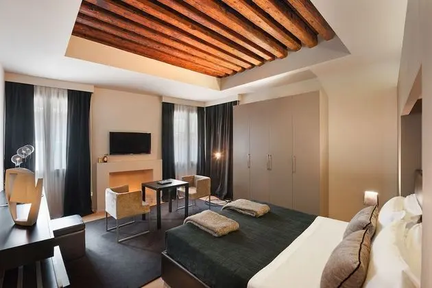 Tek Büyük Yataklı Oda (Charming)