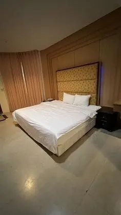 Business Tek Büyük Yataklı Oda (No garage)
