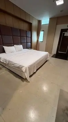 Business Tek Büyük Yataklı Oda (No garage)