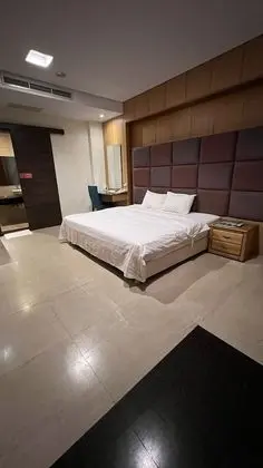 Business Tek Büyük Yataklı Oda (No garage)