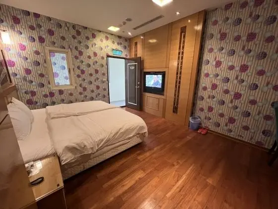 Business Tek Büyük Yataklı Oda (No garage)