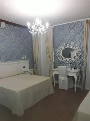 Superior Tek Büyük veya İki Ayrı Yataklı Oda, Kanal Manzaralı