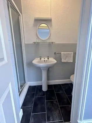 Basic Tek Büyük Yataklı Oda