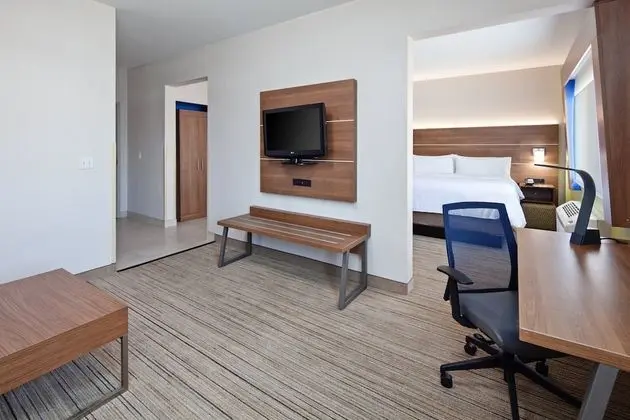 Süit, 1 En Büyük (King) Boy Yatak ve Çekyat (Extra Flr Space)