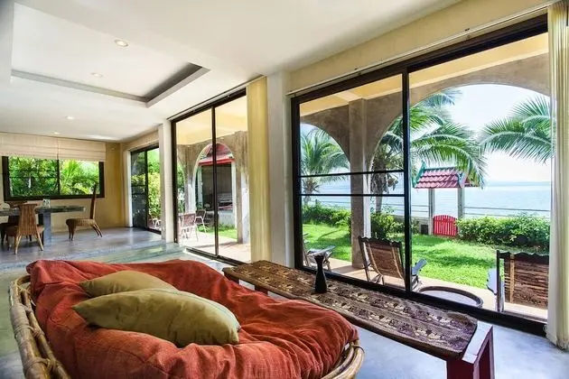 Beachfront Villa 3 Bedrooms