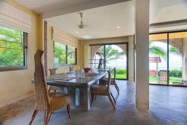 Beachfront Villa 3 Bedrooms