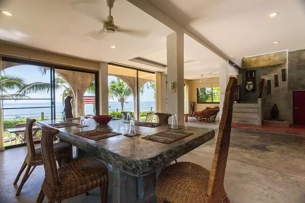 Beachfront Villa 3 Bedrooms
