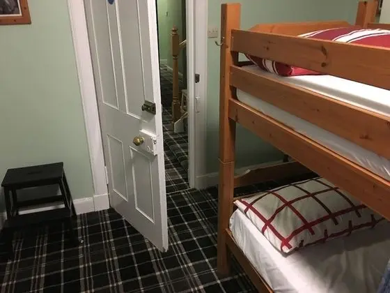 Dört Kişilik Oda, Özel Banyo (Eigg Private)