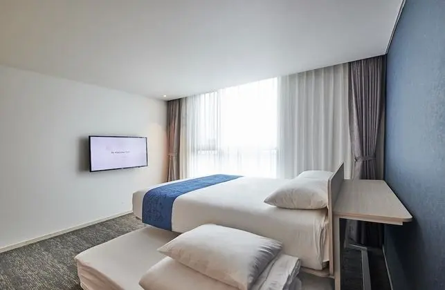 Deluxe Tek Büyük Yataklı Oda (Double & Slide Bed, Microwave)