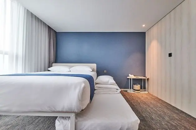 Deluxe Tek Büyük Yataklı Oda (Double & Slide Bed, Microwave)