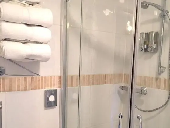 Standard Süit, Banyolu/Duşlu