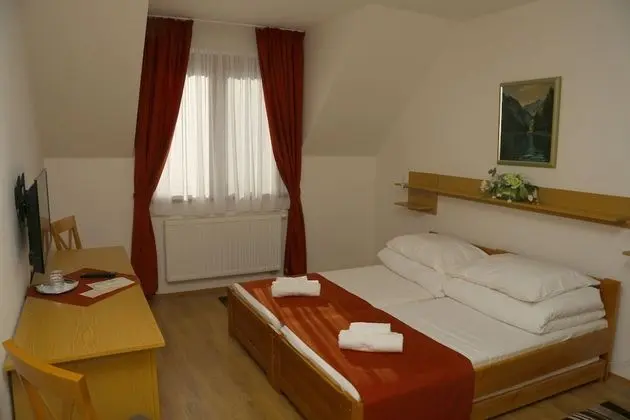 Tek Büyük veya İki Ayrı Yataklı Oda