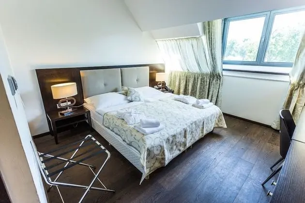 Comfort Tek Büyük veya İki Ayrı Yataklı Oda