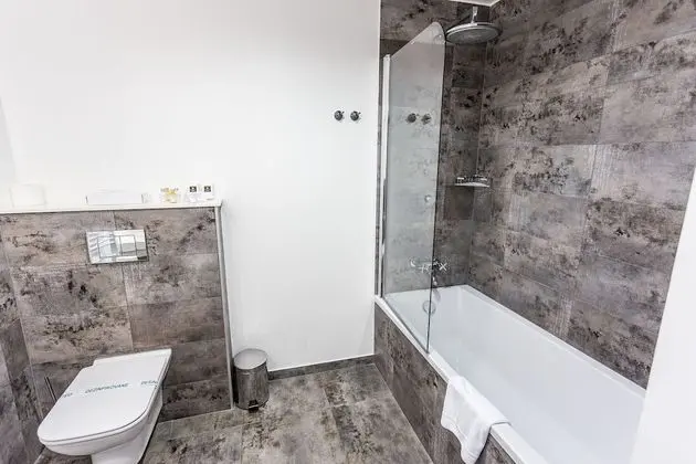 Comfort Tek Büyük veya İki Ayrı Yataklı Oda
