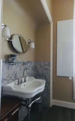 Üç Kişilik Oda (La Tour Ronde)