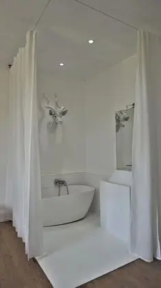 Deluxe Oda (Chambre Blanche)