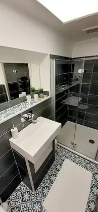 Family Tek Büyük Yataklı Oda, Banyolu/Duşlu, Park Manzaralı (Chambre familiale 3)