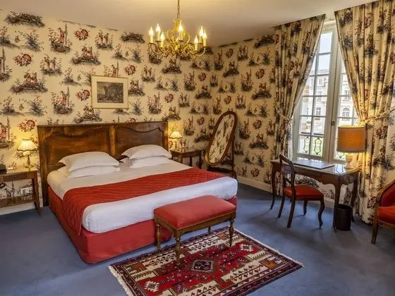 Büyük Yataklı Tek Kişilik Oda