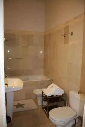 Luxury Tek Büyük Yataklı Oda (Gisors)