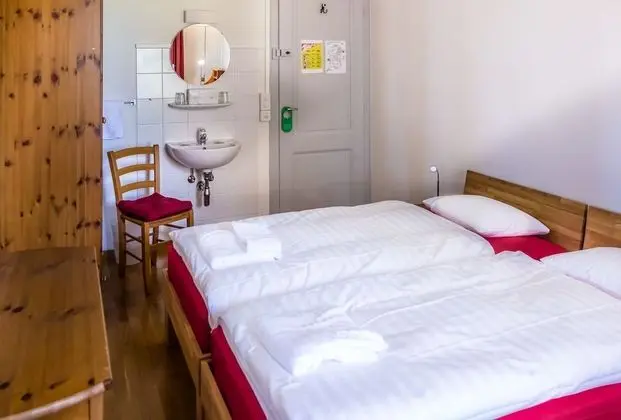 Basic İki Ayrı Yataklı Oda, Ortak Banyo, Ek Bina (Petit-Bossey)