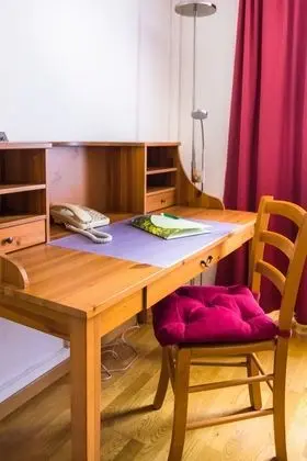 Basic İki Ayrı Yataklı Oda, Ortak Banyo, Ek Bina (Petit-Bossey)