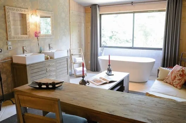 Luxury Oda