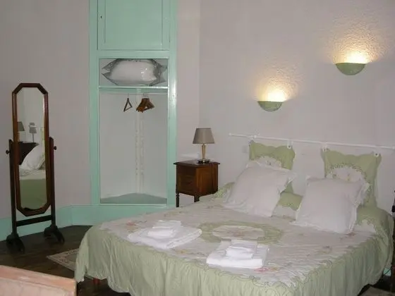 Basic Tek Büyük veya İki Ayrı Yataklı Oda, 1 Yatak Odası, Sigara İçilmez (Emeraude)