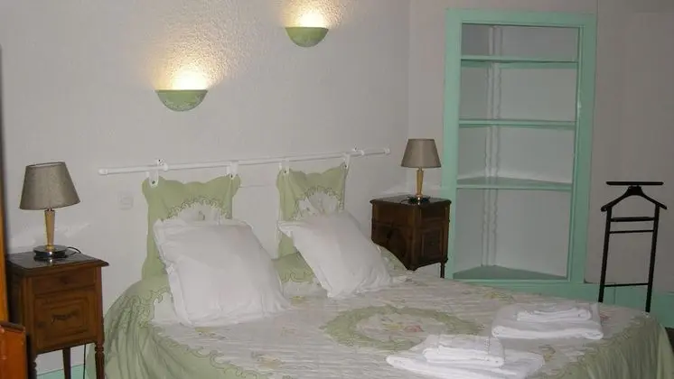 Basic Tek Büyük veya İki Ayrı Yataklı Oda, 1 Yatak Odası, Sigara İçilmez (Emeraude)