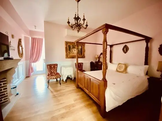 Deluxe Tek Büyük Yataklı Oda (Rose)
