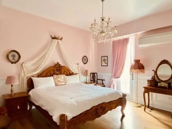 Luxury Tek Büyük Yataklı Oda (Iris)