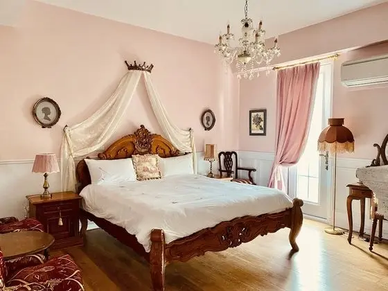 Luxury Tek Büyük Yataklı Oda (Iris)