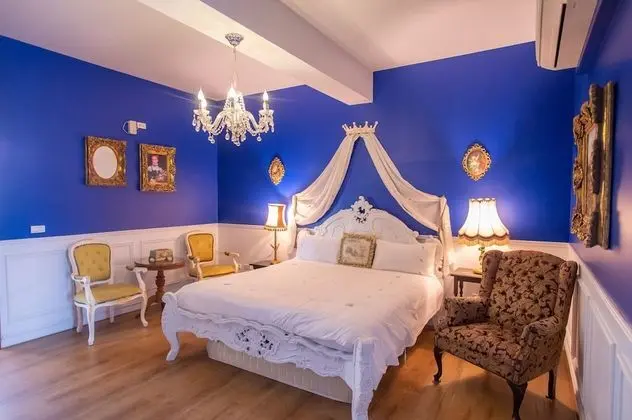 Luxury Tek Büyük Yataklı Oda (Iris)