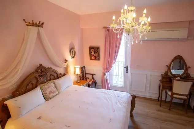 Luxury Tek Büyük Yataklı Oda (Iris)