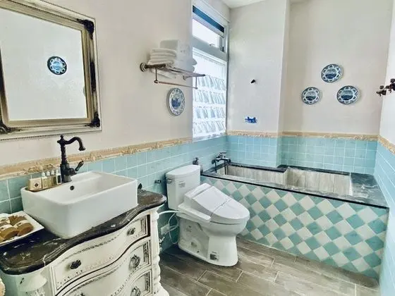 Luxury Tek Büyük Yataklı Oda (Iris)