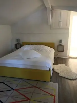 Tek Büyük Yataklı Oda (Jaune)