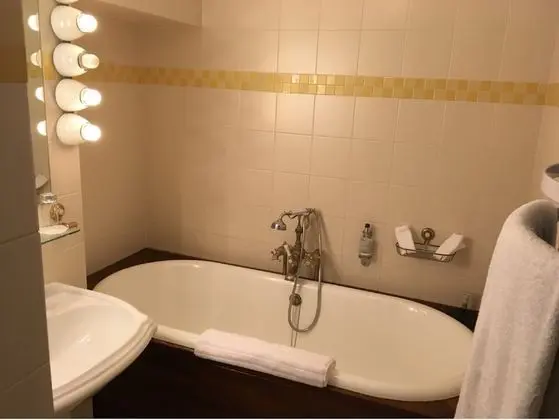 Standard Tek Büyük Yataklı Oda