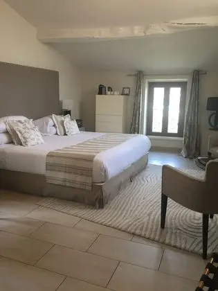 Standard Tek Büyük Yataklı Oda
