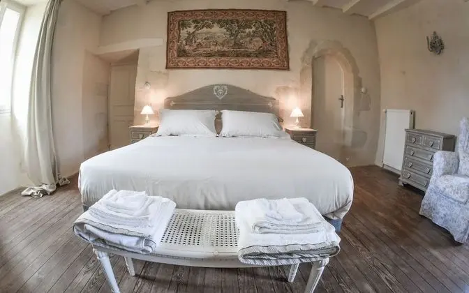 Tek Büyük Yataklı Oda (Mme Du Boisgueheneuc)