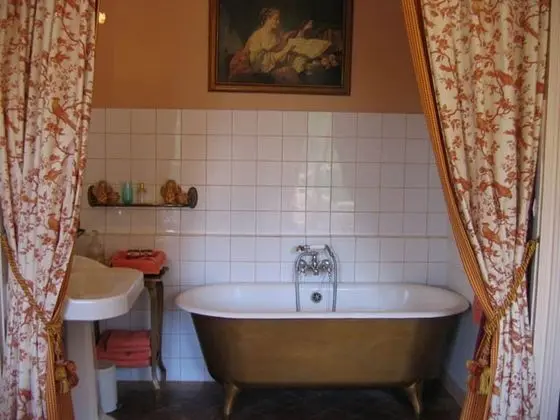 Tek Büyük Yataklı Oda, Özel Banyo, Bahçe Manzaralı (Sévigné)