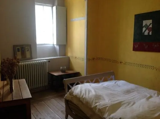 Büyük Yataklı Tek Kişilik Oda