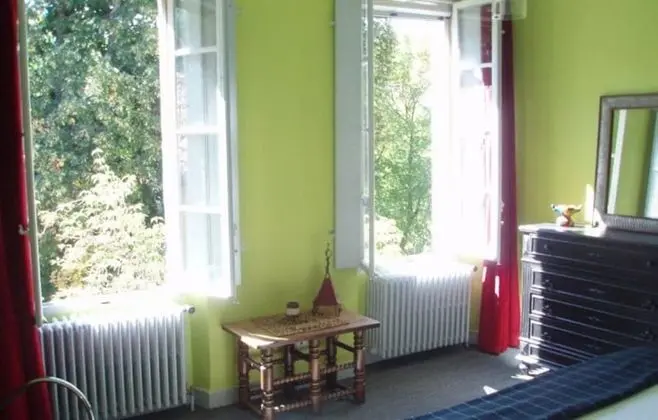 Büyük Yataklı Tek Kişilik Oda