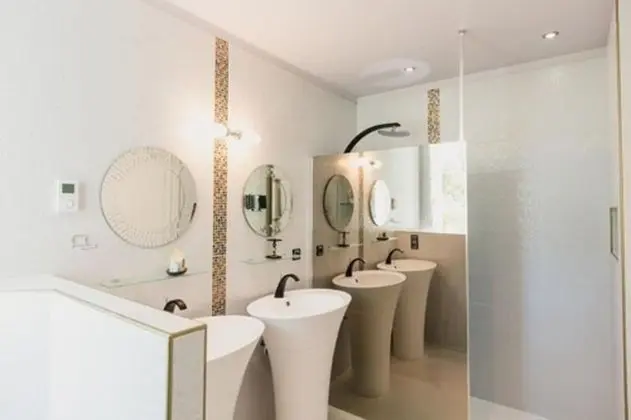 Tek Büyük Yataklı Oda (Klimt)