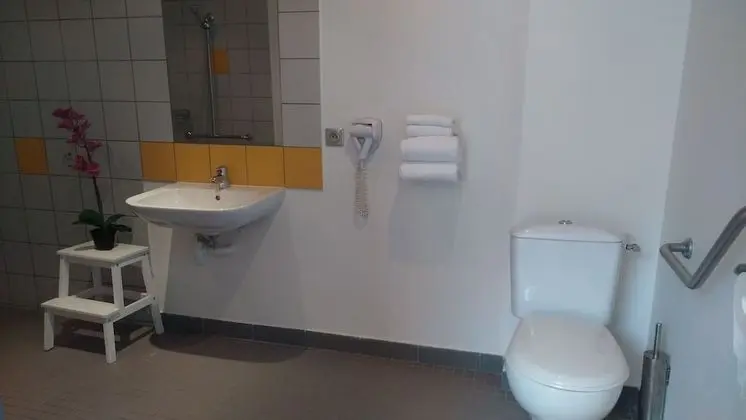 Standard Oda, 1 Çift Kişilik Yatak, Engellilere Uygun