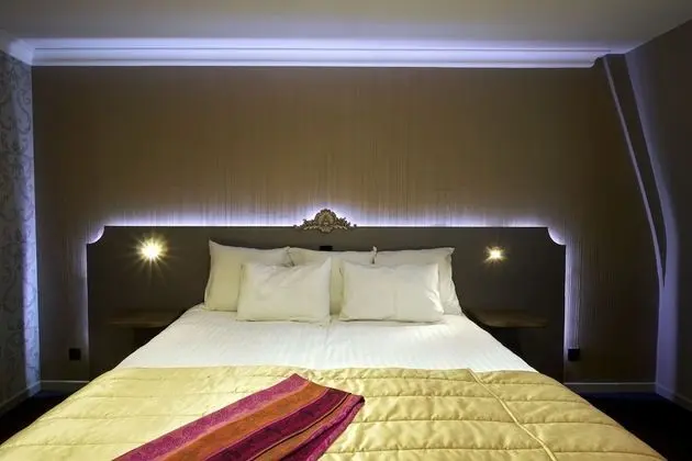 Club Tek Büyük Yataklı Oda