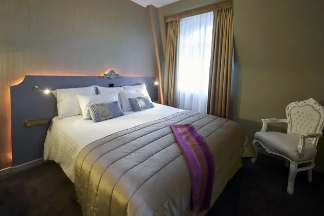 Club Tek Büyük Yataklı Oda