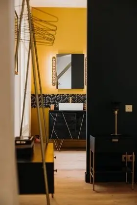 Deluxe Tek Büyük Yataklı Oda, Banyolu/Duşlu, Bahçe Manzaralı (Les artistes)