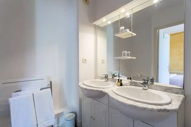 Classic Tek Büyük Yataklı Oda