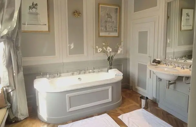 Tek Büyük Yataklı Oda (Des Vendéens)