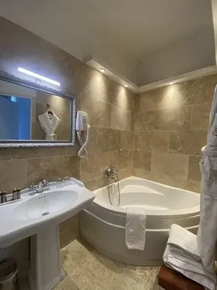 Contenporary suite